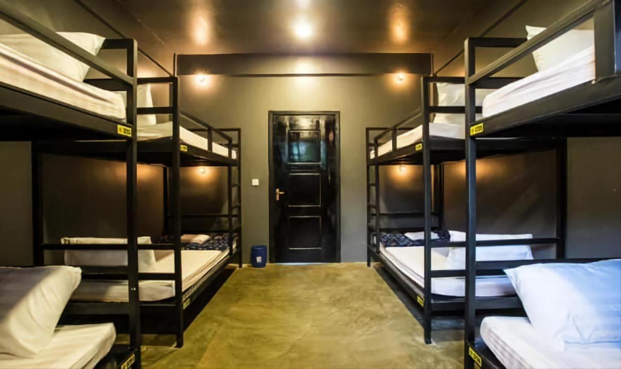 Revolution Siem Reap Albergue Exterior foto