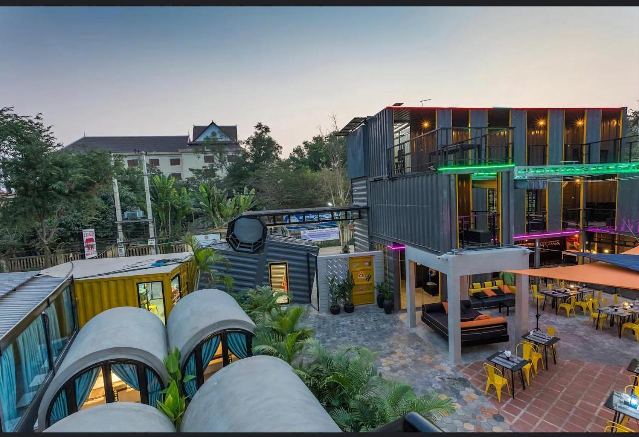 Revolution Siem Reap Albergue Exterior foto